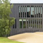 Fasadinių plytelių pjovimas – LMTA pastato fasadas