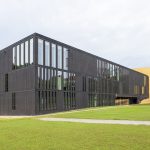 Fasadinių plytelių pjovimas – LMTA pastato fasadas